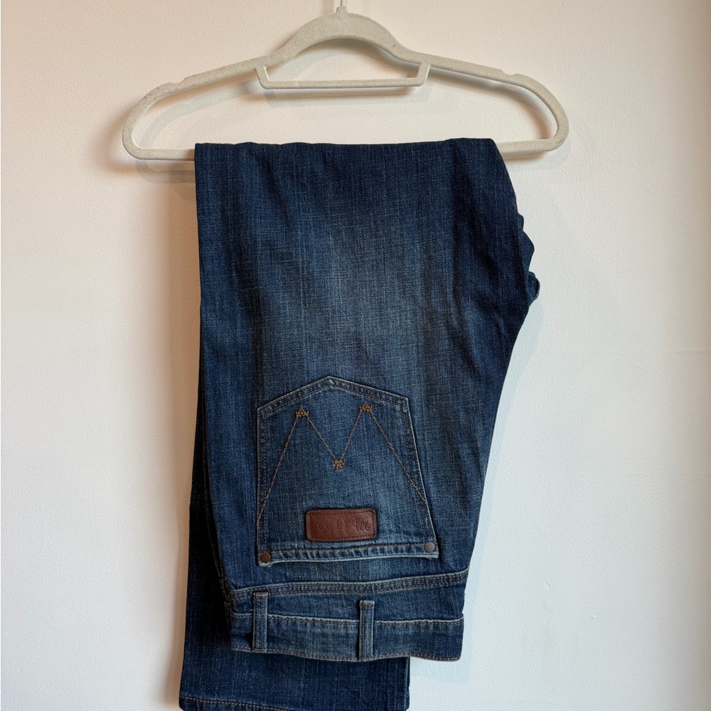 Men’s Wrangler Retro Relaxed Fit Bootcut Dark Blue Jeans